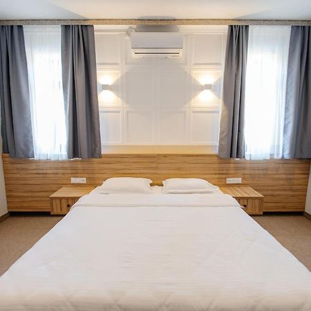 בישקק 281 Hotel מראה חיצוני תמונה