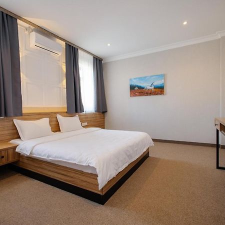 בישקק 281 Hotel מראה חיצוני תמונה