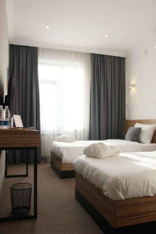 בישקק 281 Hotel מראה חיצוני תמונה